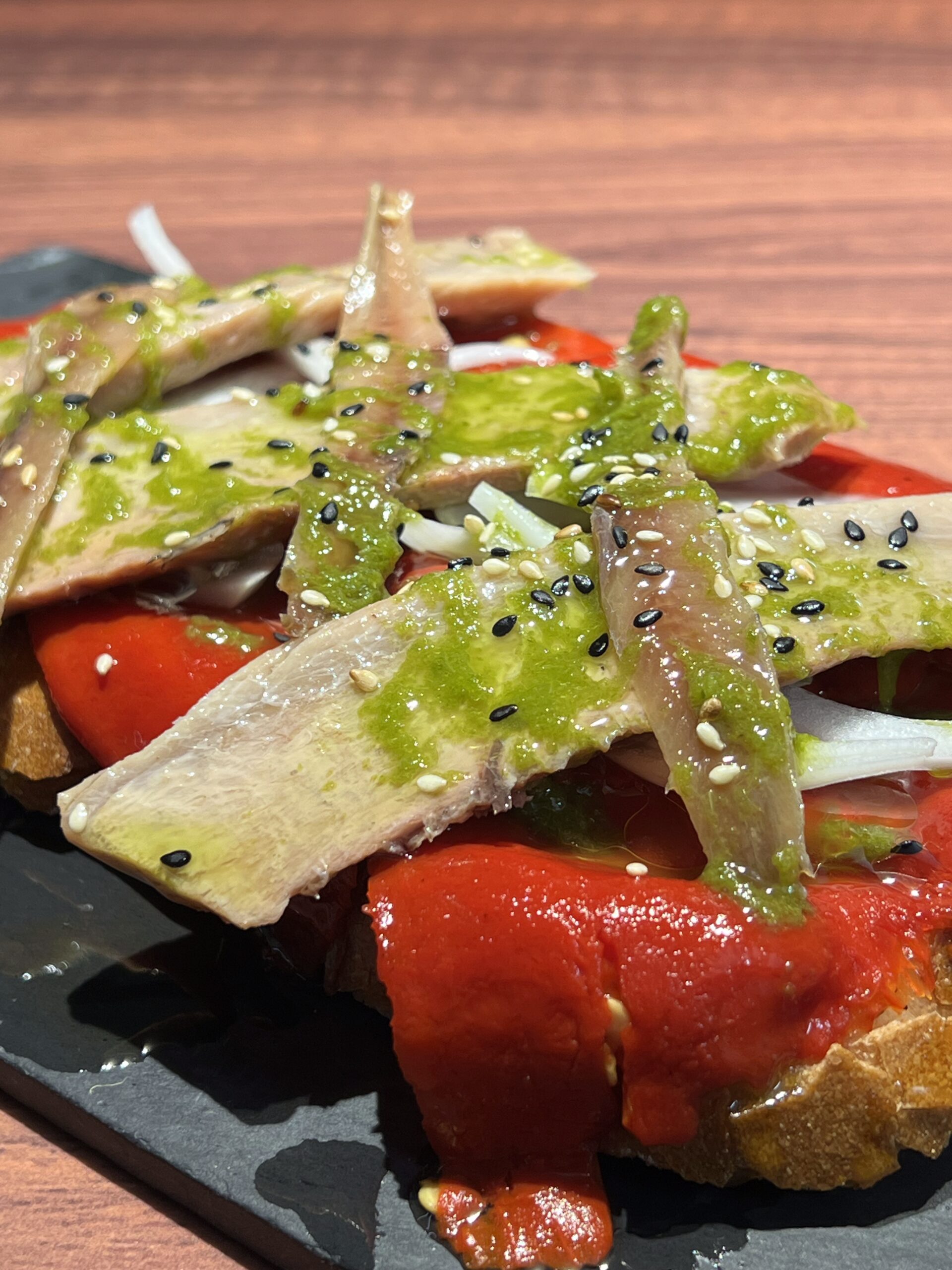 Plato ventresca en bar paco